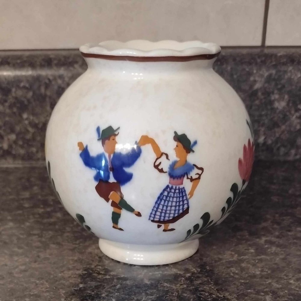 Authentic "Rare" Vintage Alpine Peasant Ware Scalloped top vase